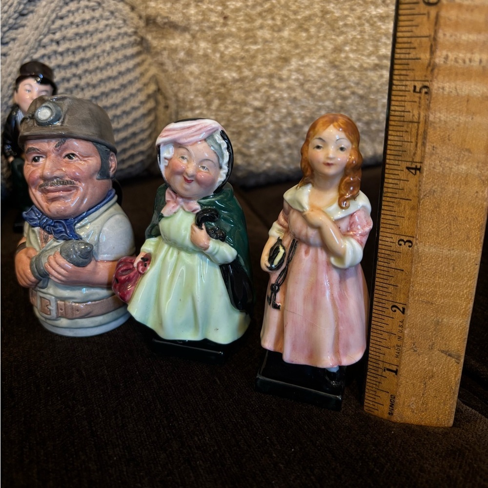 Royal Doulton Red and Green Decorative Accents Vintage colección . 15 characters
